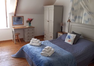 7 Gîtes in 100 acres with heated pool. Near Pont Aven, Concarneau, beaches 15km