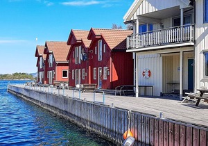 7 person holiday home in Sjernarøy