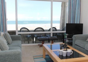 7 Piazza - Two Bedroom House, Sleeps 4
