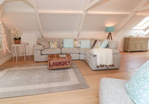 7 THE MANOR HOUSE, HILLFIELD VILLAGE in Dartmouth