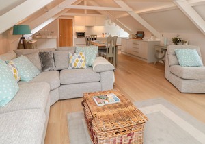 7 THE MANOR HOUSE, HILLFIELD VILLAGE in Dartmouth