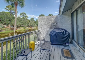 7 Turtle Lane Club ~ Single Story 3BR Townhome, 2 Minute Walk to Beach!
