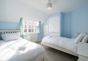 7 Whinlands - sleeps 10 guests in 5 bedrooms
