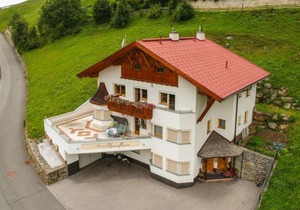 70 m² Apartment ∙ 3 bedrooms ∙ 6 guests