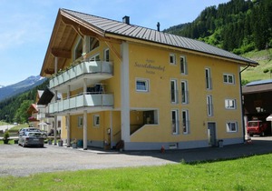 75 m² Apartment ∙ 2 bedrooms ∙ 5 guests