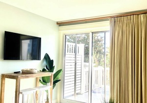 79.00 a per night in March ! Beautifully updated, Walk to dining-LARGE BALCONY!