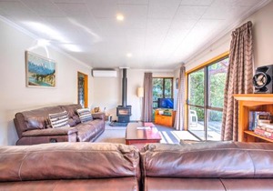 7b Denby Place