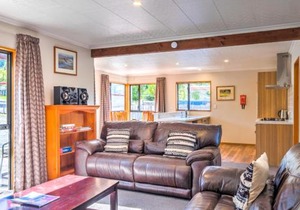 7b Denby Place
