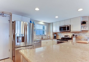 7th Floor, Corner property on the top floor with easy beach access. Exclusive fishing pier.