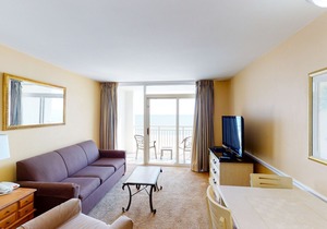 7th Floor Oceanfront Snowbird Friendly Condo w/ Shared Pool/Hot Tub, WiFi, AC!