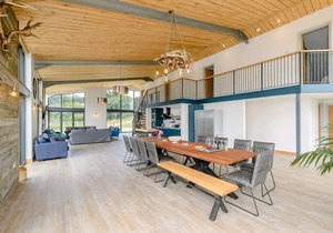 8 bedroom accommodation in Cadeleigh, near Tiverton
