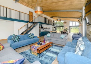 8 bedroom accommodation in Cadeleigh, near Tiverton