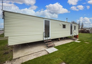 8 berth caravan at Martello Beach Holiday Park in Essex ref 29001G