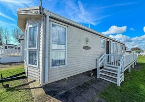 8 berth caravan with decking to hire at Naze Marine in Essex ref 17045NM