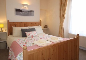 8 Church Street, SALCOMBE