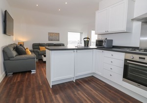 8 MARINA VIEW, pet friendly, luxury holiday cottage in Pwllheli