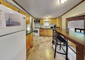 8-person Corner House - 3 BR & 2 BA - Put-in-Bay Island Club Home - IC51