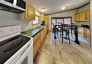 8-person Corner House - 3 BR & 2 BA - Put-in-Bay Island Club Home - IC51