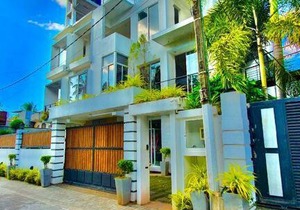 8 Plus Luxury Apartments