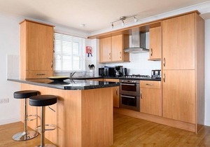 8 Spinnakers - Sea and coastal views, close to Fistral Beach, Lift, dog friendly and parking