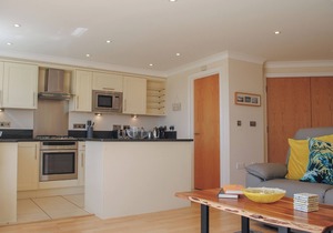 8 THURLESTONE BEACH, pet friendly, with a garden in Thurlestone