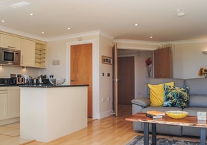 8 THURLESTONE BEACH, pet friendly, with a garden in Thurlestone