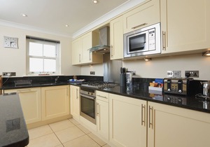 8 THURLESTONE BEACH, pet friendly, with a garden in Thurlestone