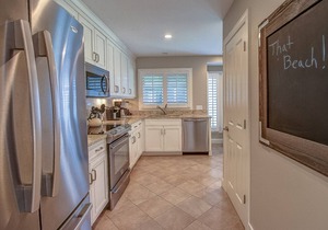 8 Turtle Lane Club - Few Steps to the pool & beach!