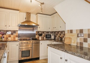 83 SEATOWN, pet friendly, character holiday cottage in Cullen