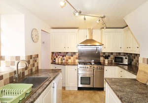 83 SEATOWN, pet friendly, character holiday cottage in Cullen
