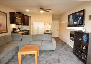 8406 - Penthouse Studio with Elevator & Parking near SFO