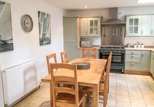 85 SEATOWN, family friendly, character holiday cottage in Cullen