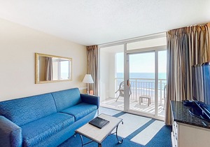 8th Floor Oceanfront Snowbird Friendly Condo w/ AC, WiFi, Shared Pool/Hot Tub!