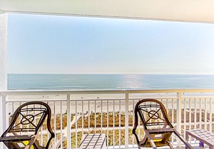 8th Floor Oceanfront Snowbird Friendly Condo w/ AC, WiFi, Shared Pool/Hot Tub!