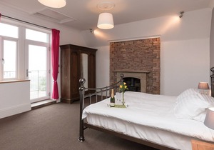 9 bedroom accommodation in Pendine, near Laugharne