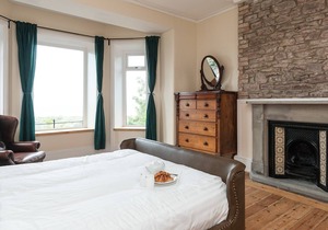 9 bedroom accommodation in Pendine, near Laugharne