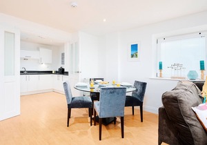 9 Bredon Court - close to Fistral Beach and golf course, parking, dog friendly