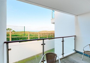 9 Bredon Court - close to Fistral Beach and golf course, parking, dog friendly