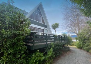 9 Chalet Cres