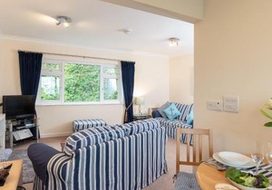 9 Dolphin Court