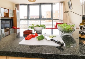 9 DRIFTWOOD, family friendly, character holiday cottage in West Bay