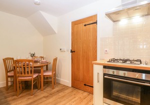 9 MALTHOUSE COURT, pet friendly, character holiday cottage in Watchet