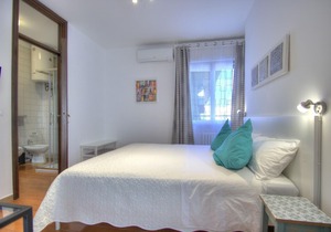 900-1,double bed/bath,wifi/aircond,breakfast facility