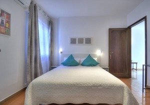 900-1,double bed/bath,wifi/aircond,breakfast facility