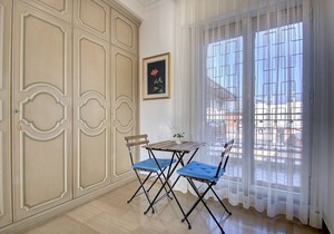 900MUSEUMnext 2 - private double bed / bathroom, wifi, aircond