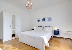 900MUSEUMnext 2 - private double bed / bathroom, wifi, aircond