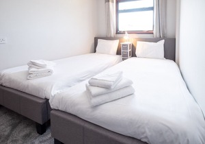 91 Carr Avenue - sleeps 4 guests in 2 bedrooms