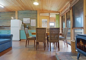 98 Ocean Parade - Rustic Log Cabin