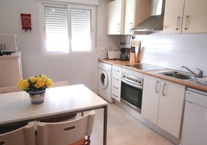 A beautiful view of the lake and the golf course offers this modern equipped apartment.