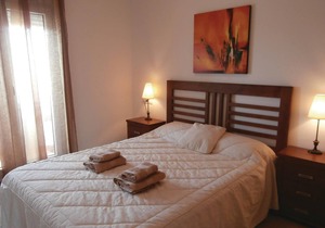 A beautiful view of the lake and the golf course offers this modern equipped apartment.